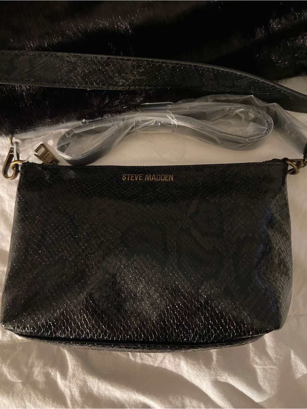 ๐คFAUX FUR Hobo Bag with a Faux Leather Crossbody! 2 Bags!๐ค - Picture 9 of 11